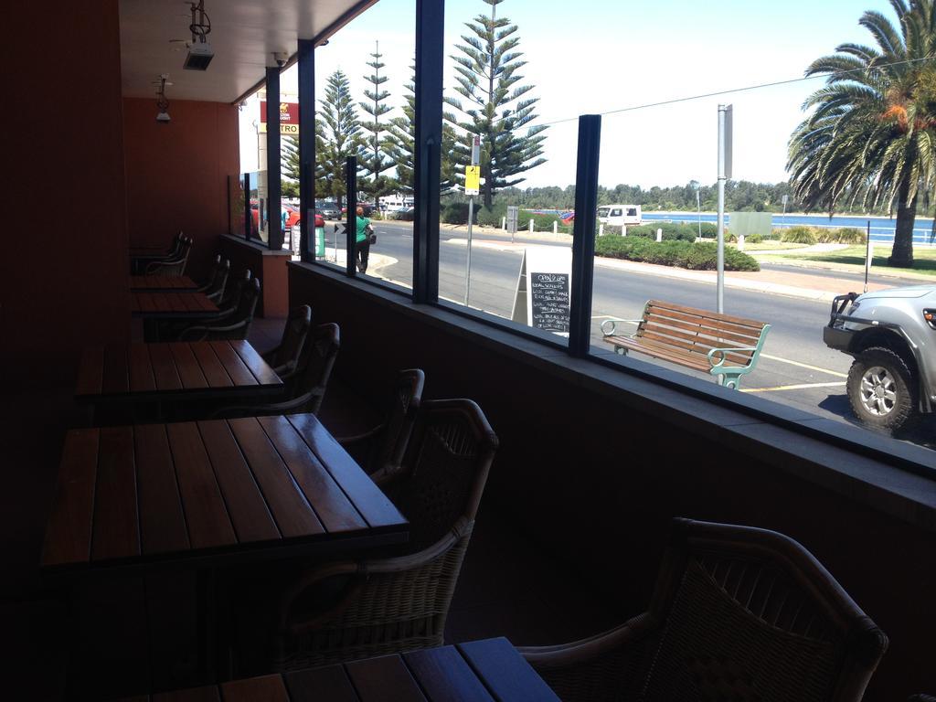 The Central Hotel Motel Lakes Entrance Bagian luar foto