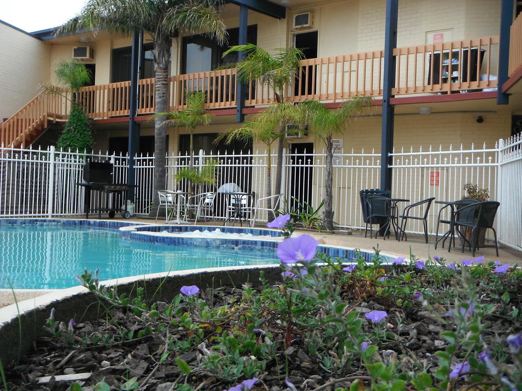 The Central Hotel Motel Lakes Entrance Bagian luar foto